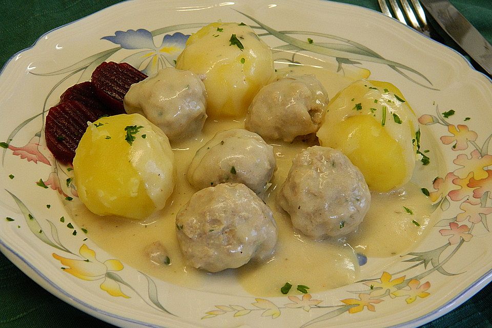 Fleischklopse mit Meerrettichsoße