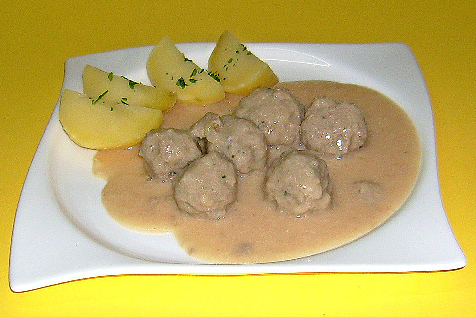 Fleischklopse mit Meerrettichsoße