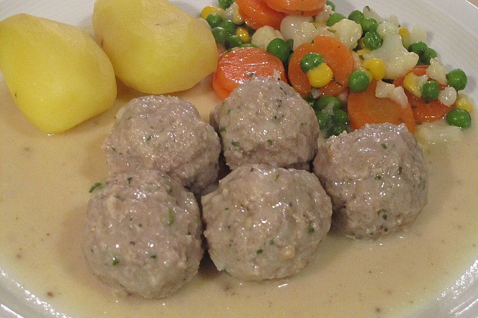 Fleischklopse mit Meerrettichsoße