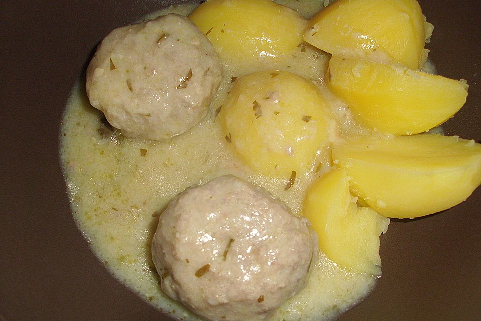 Fleischklopse mit Meerrettichsoße