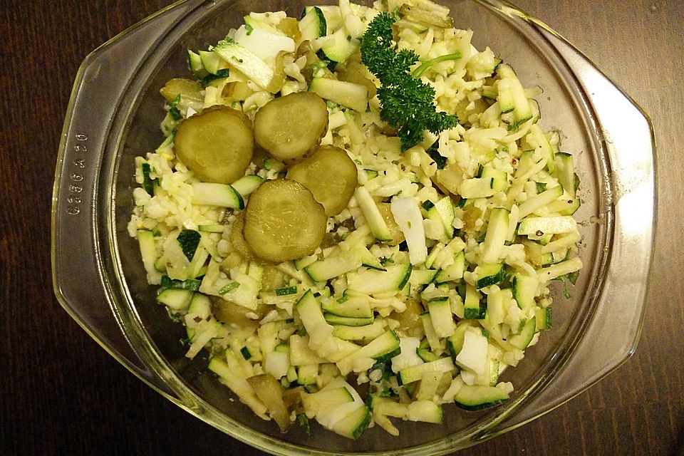 Zucchini - Käse - Salat