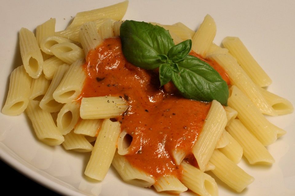 Maccaroni mit Tomatencremesauce