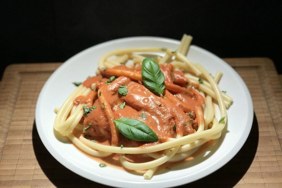 Maccaroni mit Tomatencremesauce