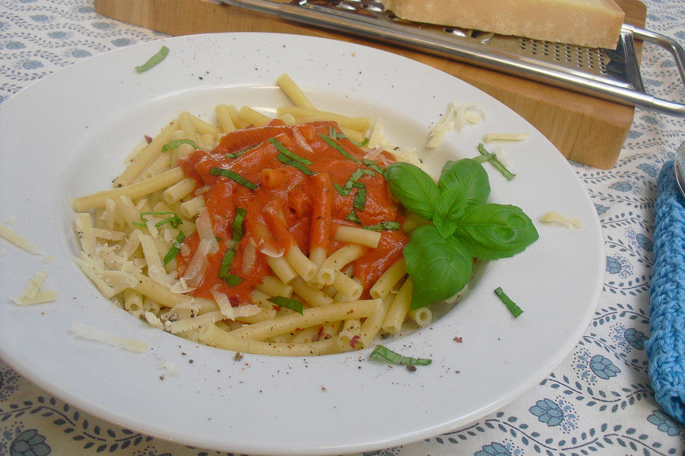 Maccaroni mit Tomatencremesauce