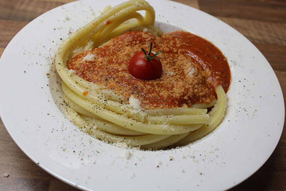 Maccaroni mit Tomatencremesauce