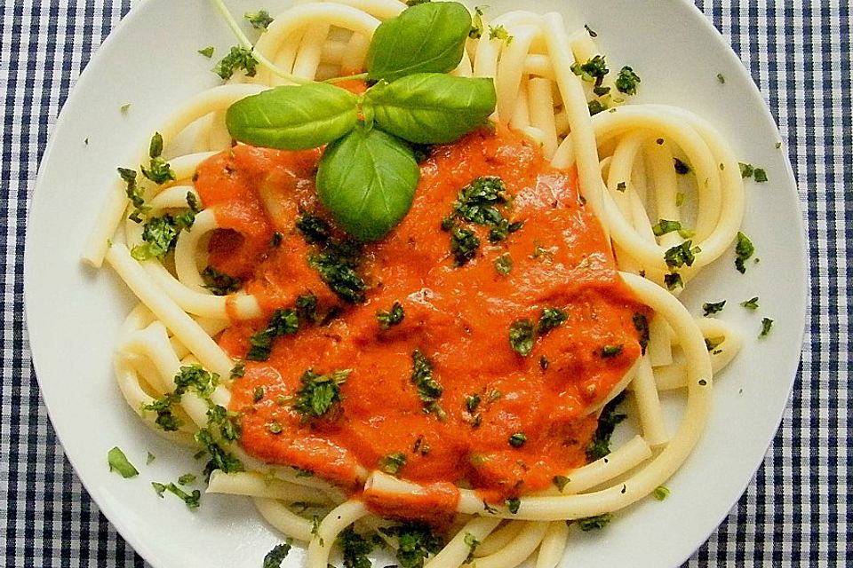 Maccaroni mit Tomatencremesauce