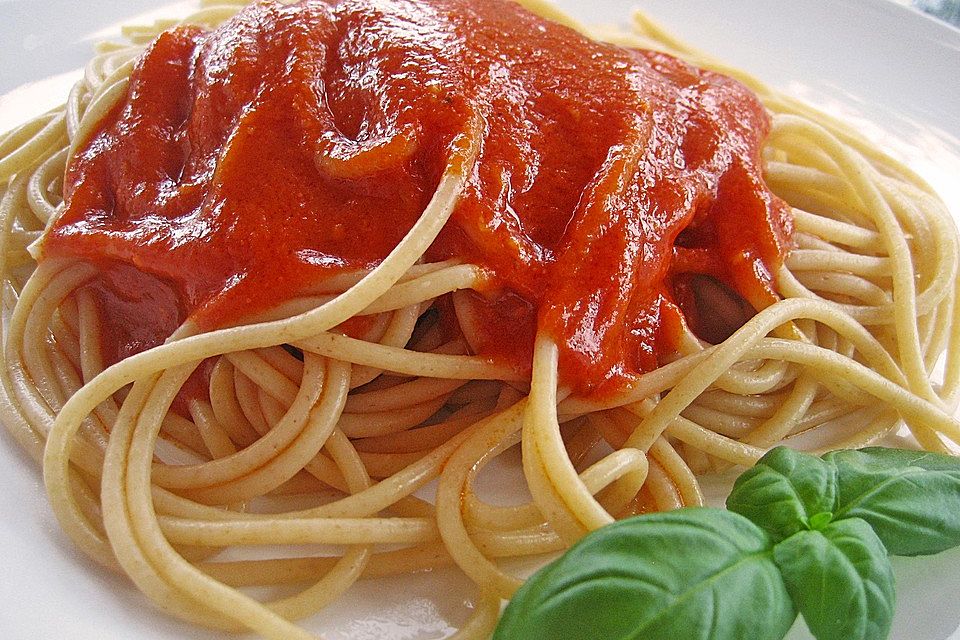 Maccaroni mit Tomatencremesauce