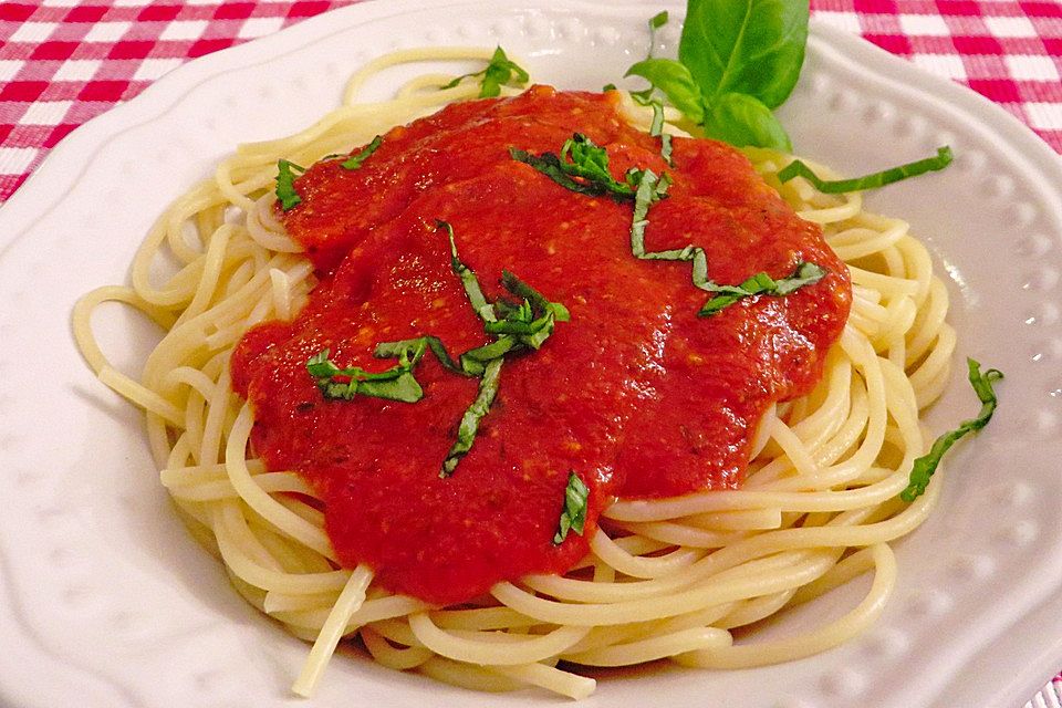 Maccaroni mit Tomatencremesauce