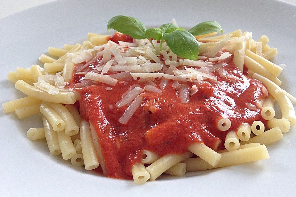 Maccaroni mit Tomatencremesauce