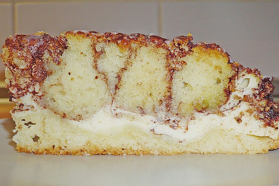 Cinnamon Roll Cheesecake