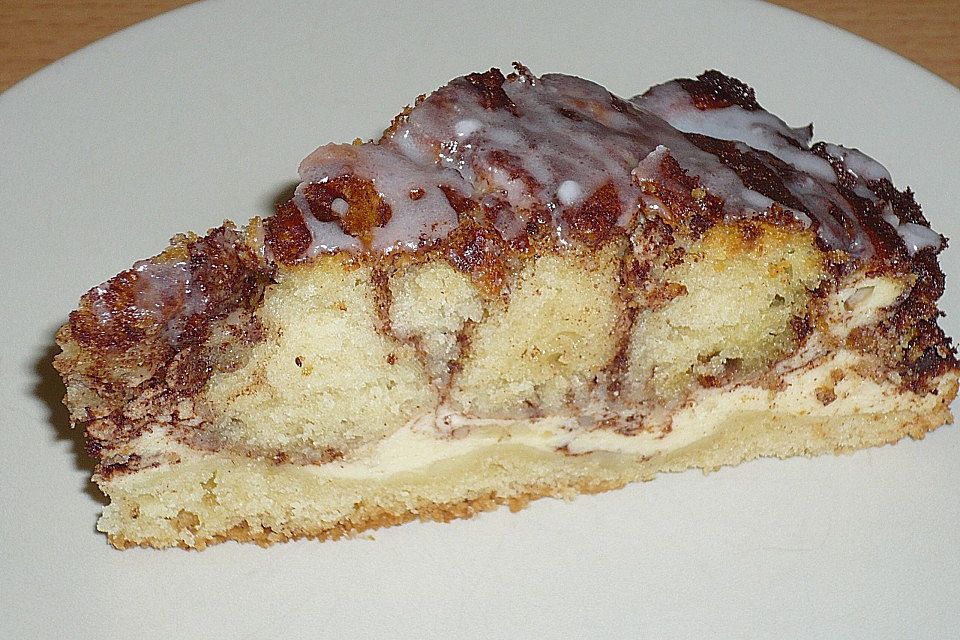 Cinnamon Roll Cheesecake