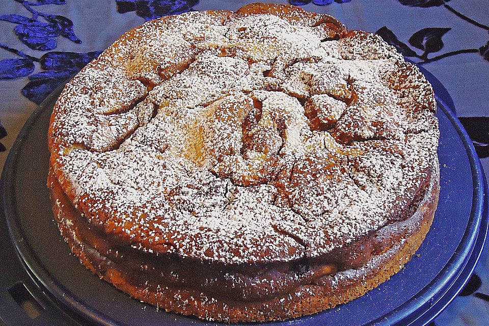 Cinnamon Roll Cheesecake