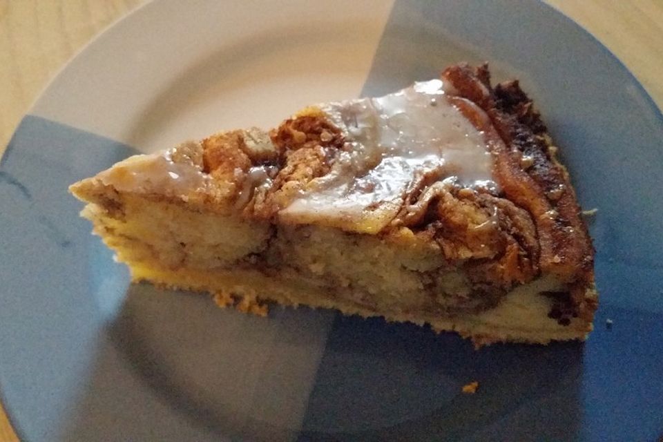 Cinnamon Roll Cheesecake