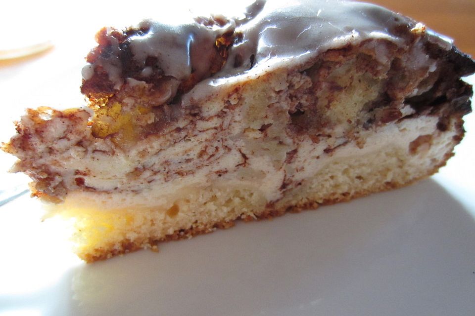 Cinnamon Roll Cheesecake