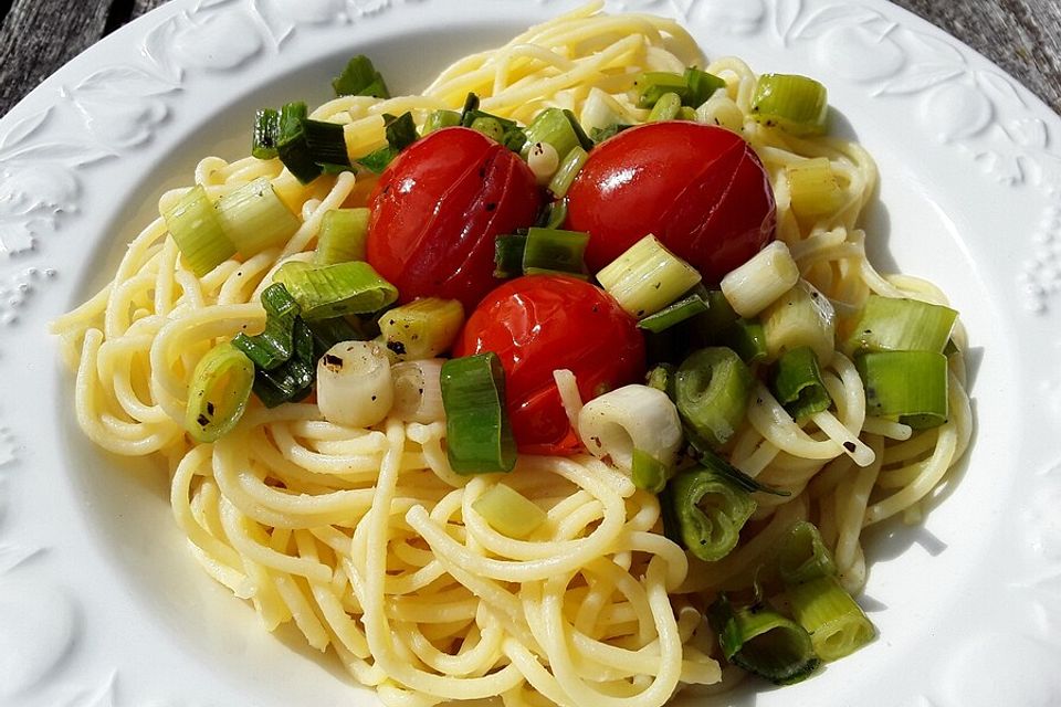 Spaghetti mit geschmolzenen Tomaten