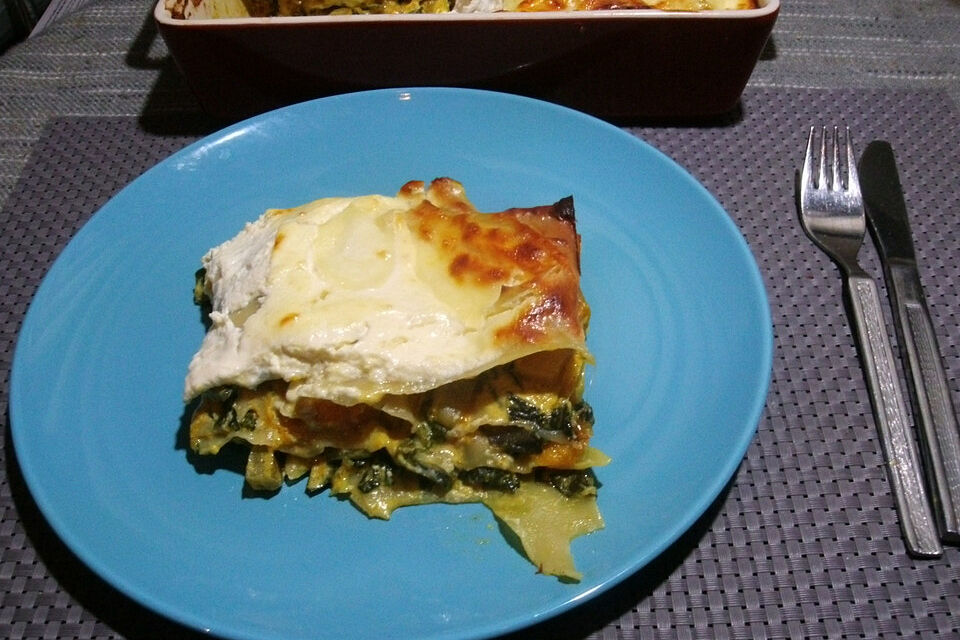 Vegetarische Kürbis-Mangold-Lasagne