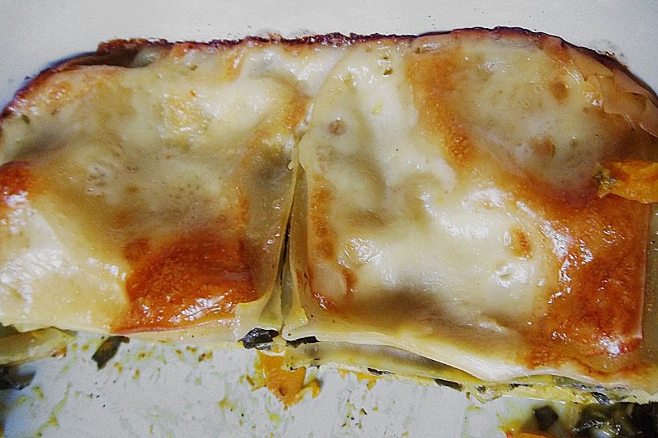 Vegetarische Kürbis-Mangold-Lasagne