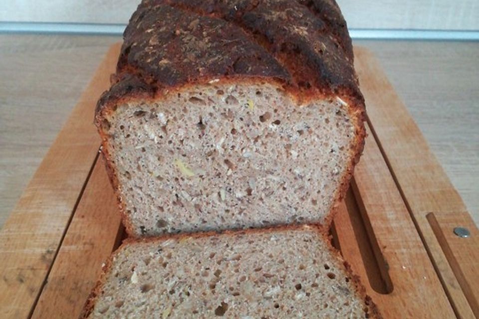 Kerniges Kartoffelbrot mit Sauerteig