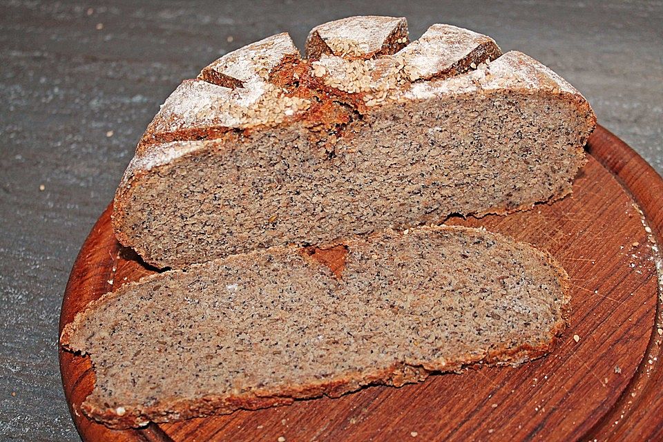 Kerniges Kartoffelbrot mit Sauerteig