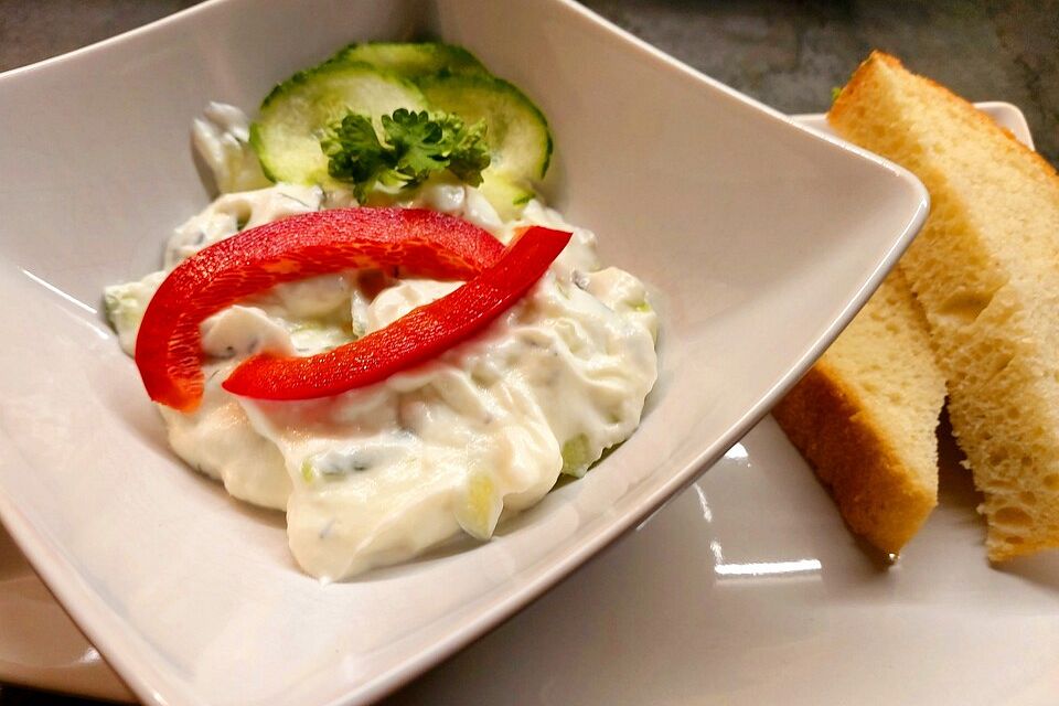 Gurkenschmand nach Tzatziki Art