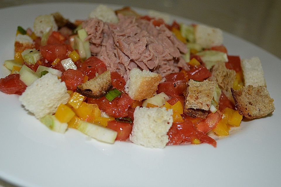 Brotsalat mit Gemüse