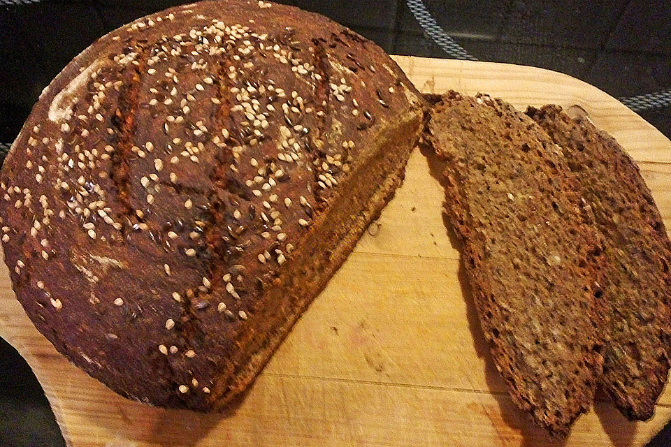 Dinkelvollkornbrot mit Roggensauerteig