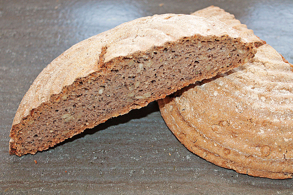 Dinkelvollkornbrot mit Roggensauerteig