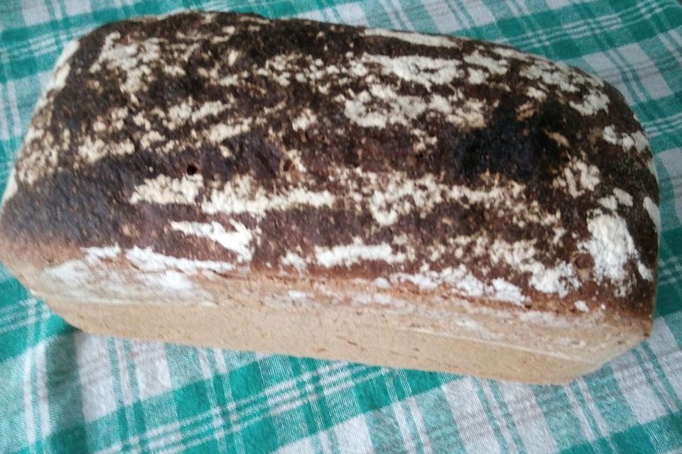 Dinkelvollkornbrot mit Roggensauerteig