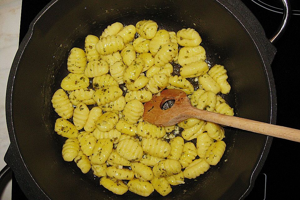 Bärlauchgnocchi mit Ziegenkäse