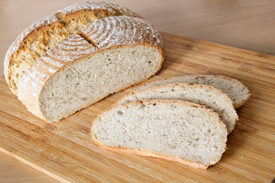 Landbrot mit Sonnenblumenkernen