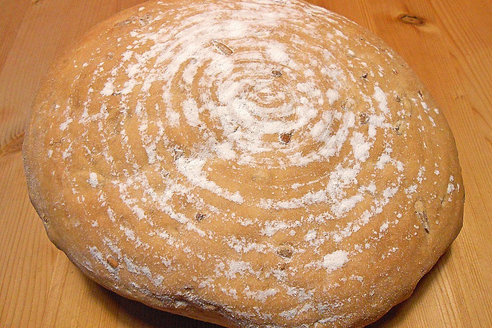 Landbrot mit Sonnenblumenkernen