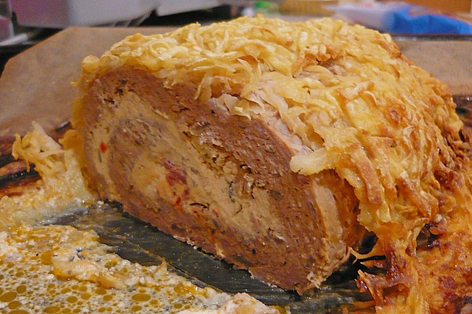 Hackbraten gefüllt, mit Kartoffelkruste