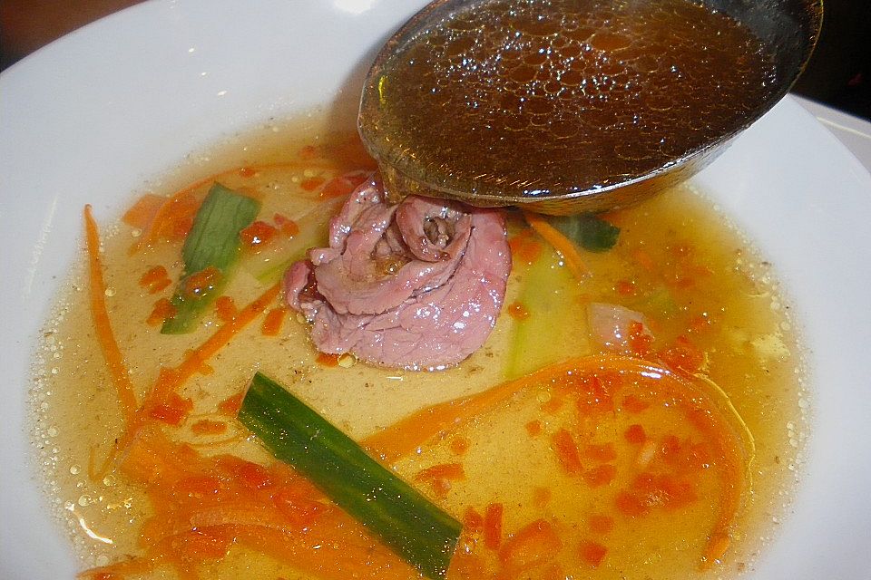 Rindfleischsuppe mit Gemüse