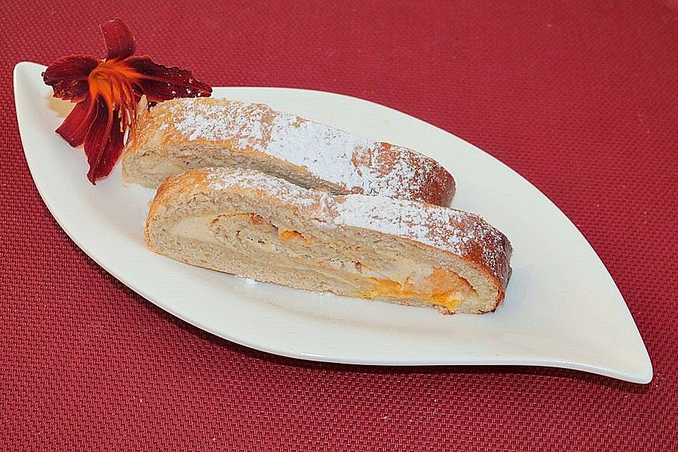 Topfen - Marillenstrudel