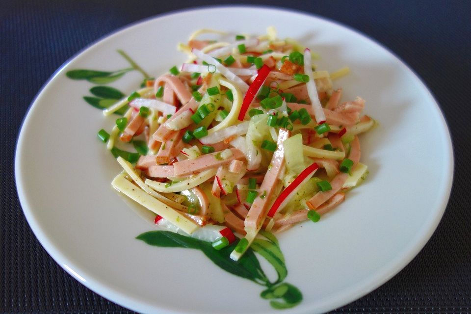 Frühlingsfrischer Wurstsalat