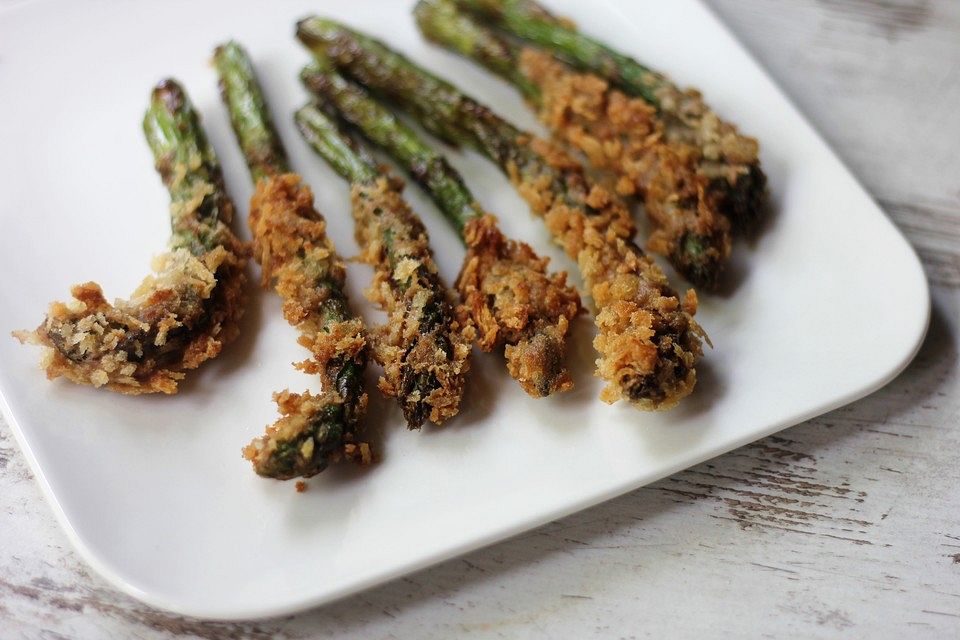 Tempura von grünem Spargel