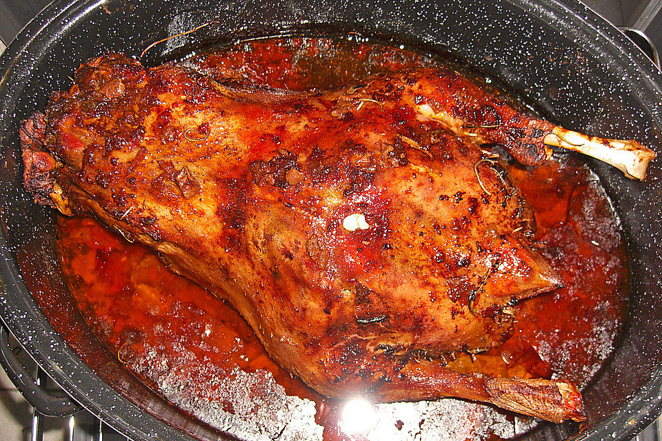 Gans gefüllt mit Hackfleisch