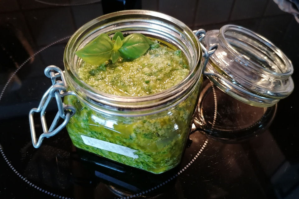 Momos Pesto