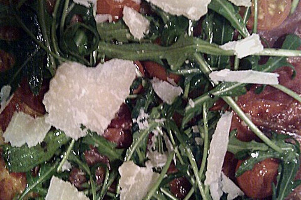 Rucola-Pizza mit Parmaschinken