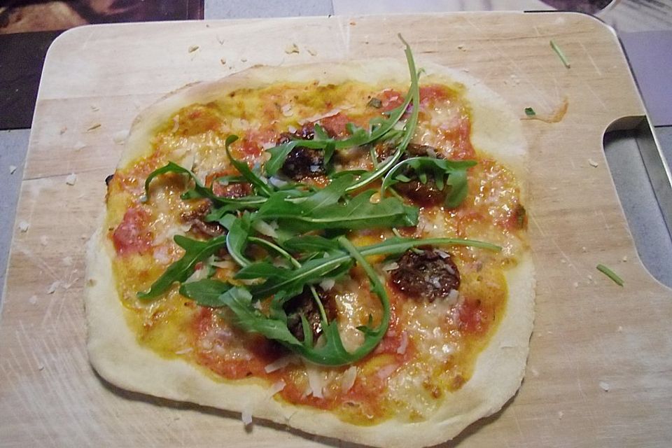 Rucola-Pizza mit Parmaschinken