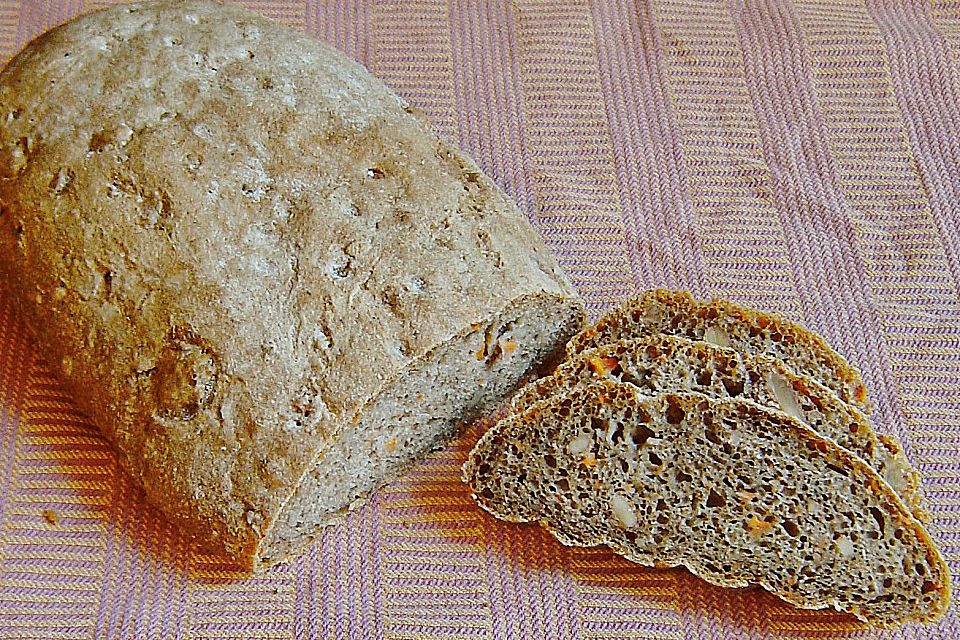 Walnuss - Karotten Brot