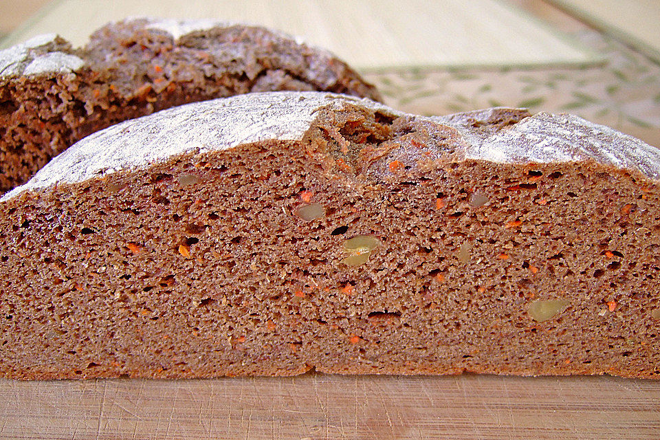 Walnuss - Karotten Brot