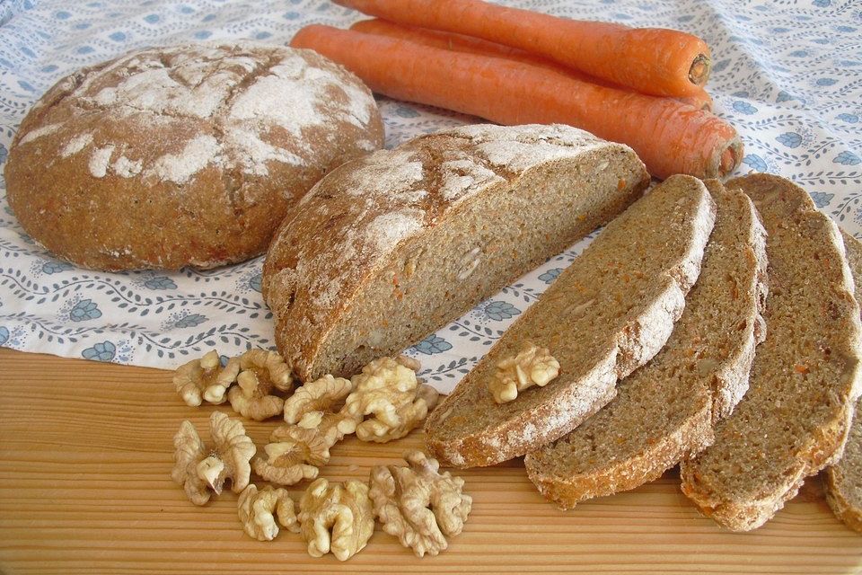 Walnuss - Karotten Brot