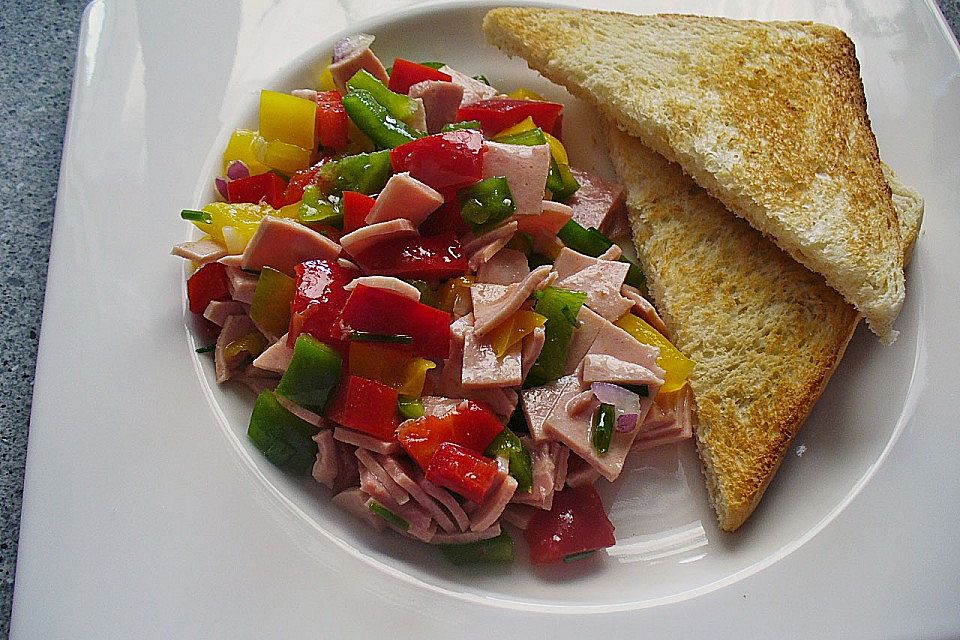 Wurstsalat mit Paprika