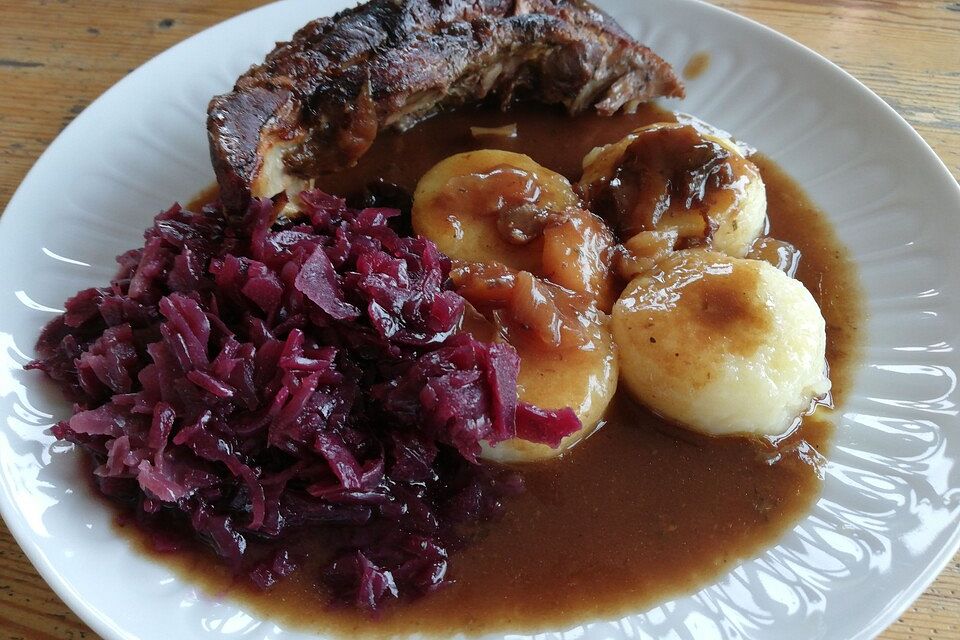 Fertiger Rotkohl lecker verfeinert