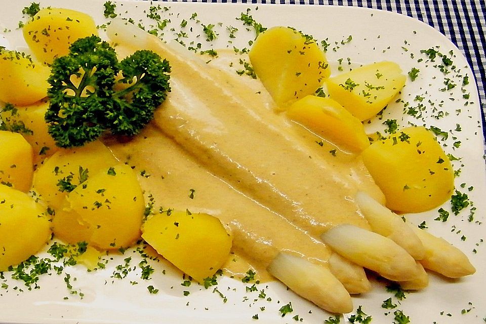 Spargel mit Steinpilzsauce