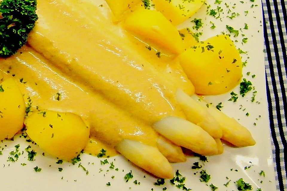 Spargel mit Steinpilzsauce