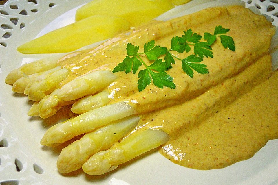 Spargel mit Steinpilzsauce