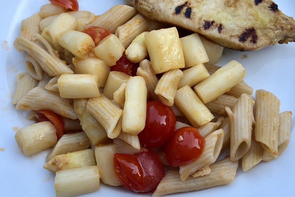 Nudeln mit gebratenem Spargel