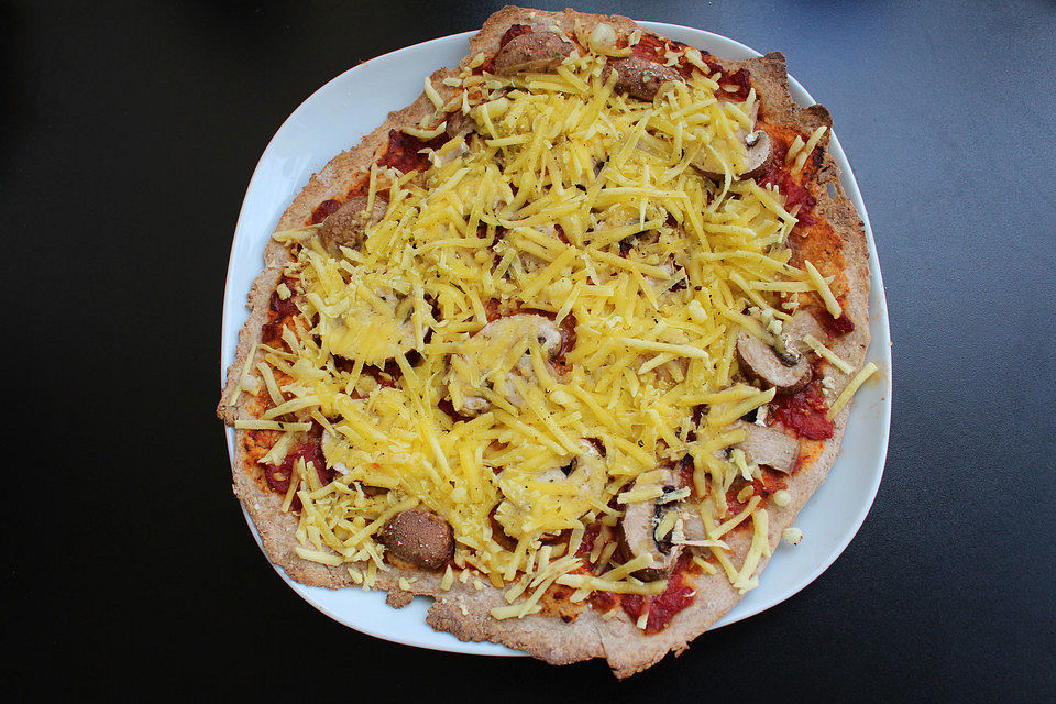 Vegane Pizza mit Hefeschmelz